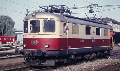 Piko Spur N Swiss Special 94001 SBB Ae 3/6 i grün Laufnummer 10677