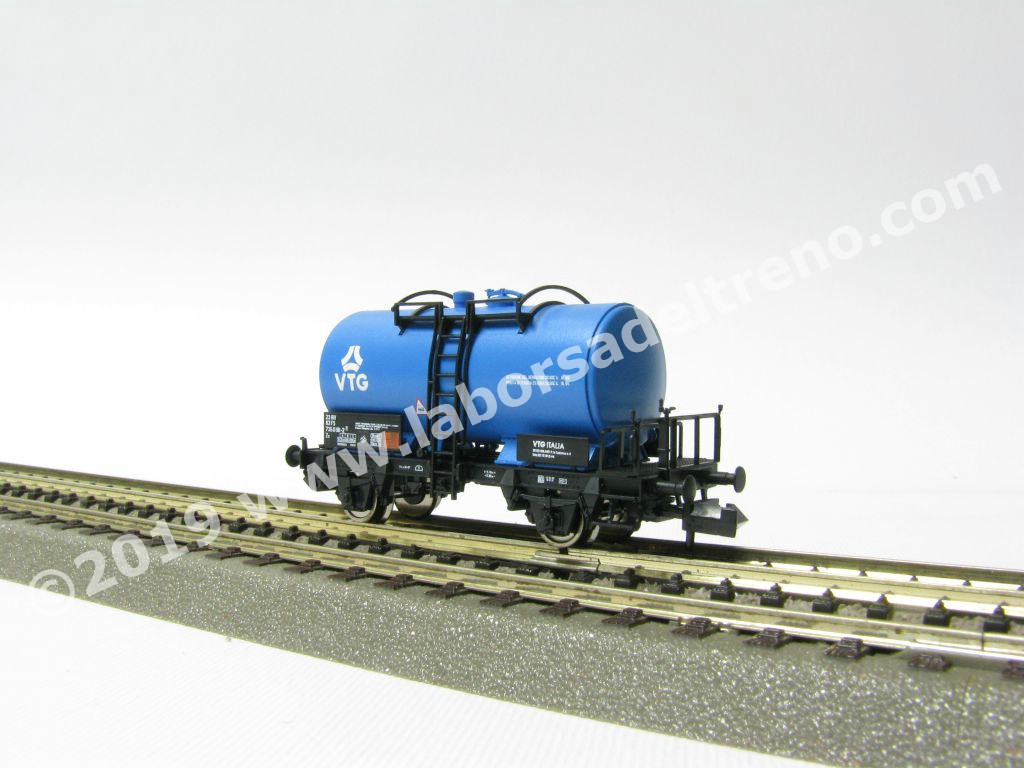 Fleischmann - 04 Carro cisterna a 2 assi FS per trasporto nafta, ep. III