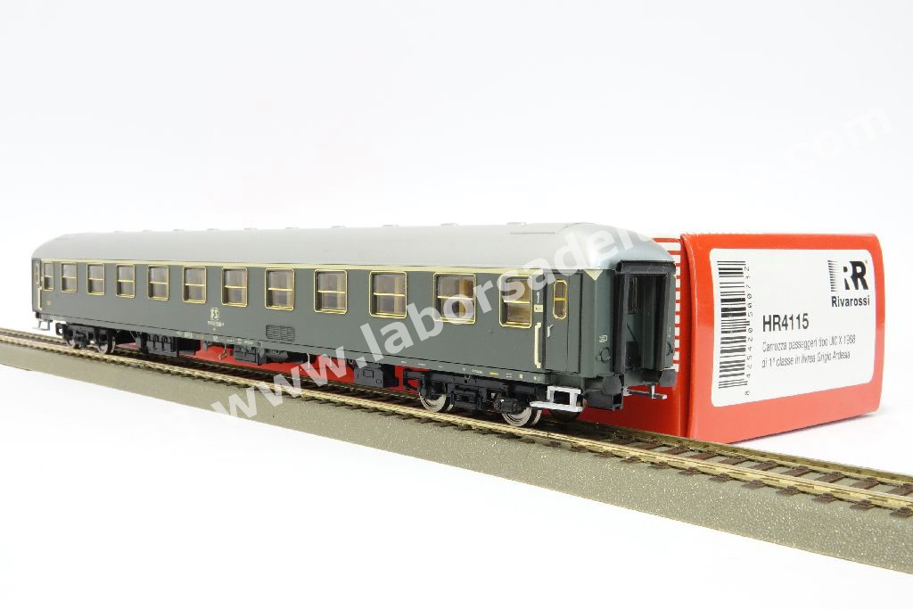 Hornby-Rivarossi : fourgon à bagages WL type Orient Express
