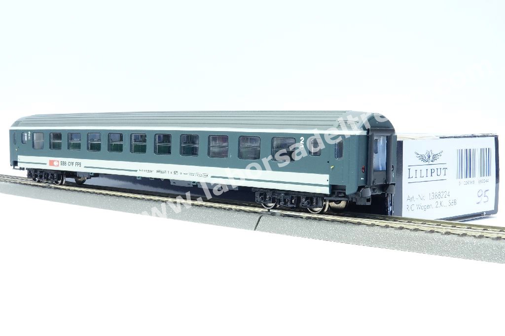 Voiture LILIPUT UIC-X 1ère Classe ép. IV – Turquoise/crème, HO (1/87), état Excellent