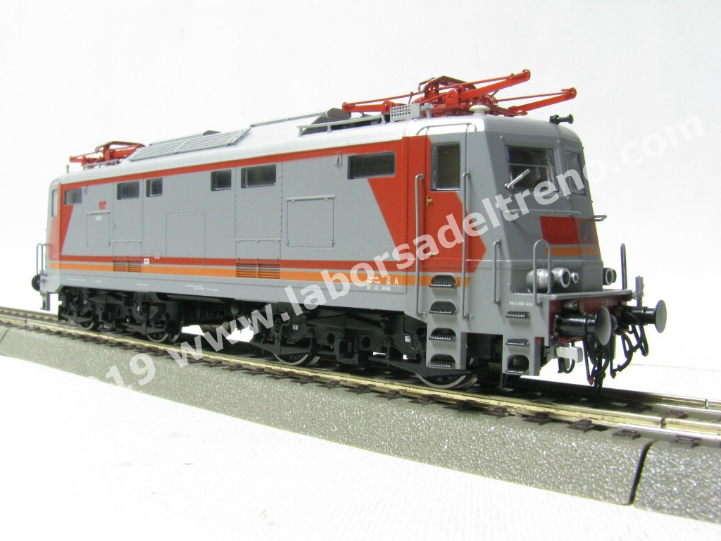 FS Class E424 Bo-Bo Electric Loco Rivarossi HR2707 424350 in FS HO Scale
