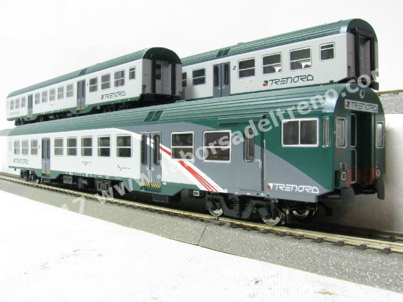 Vitrains 1102 Tris Carrozze MDVC Di Trenord Con Pilota Passante E 2 X vitrains-1102-tris-carrozze-mdvc-di-trenord-con-pilota-passante-e-2-x