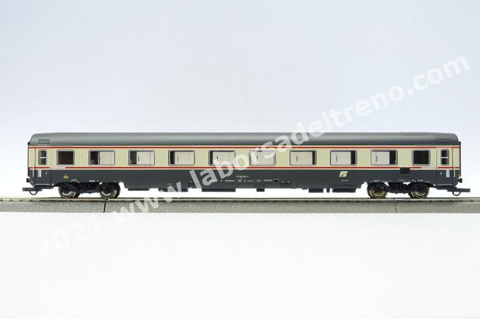 ROCO voiture voyageurs 1ière classe GRAN CONFORT Bandiera FS 45631